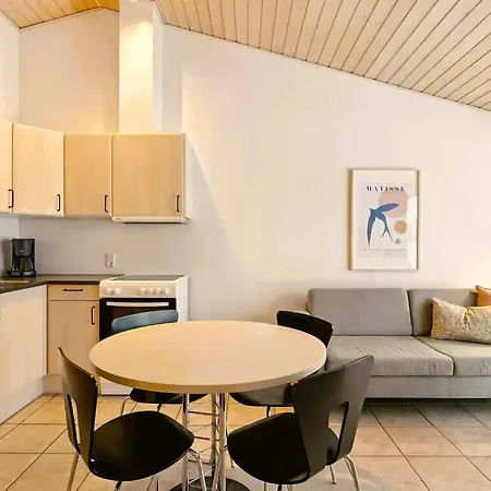 Apartment Near The Sea With Calm And Life *