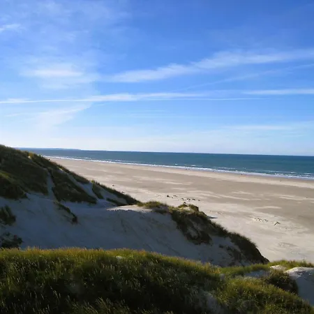 Near The Sea With Calm And Life Apartament